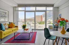 Lola - Luxury city centre apartment with City and Mountain views